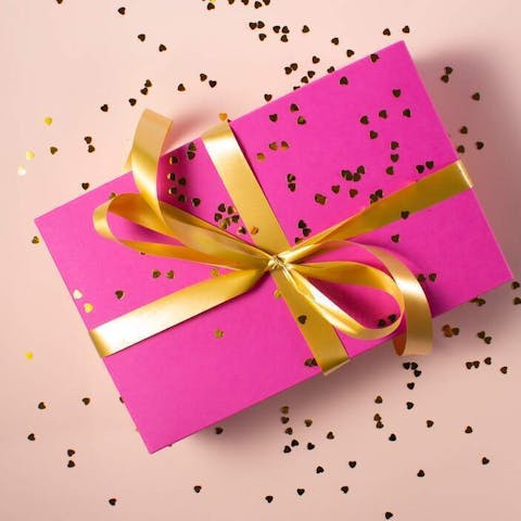 Same Day Gift Delivery with FloraQueen: Bringing Joy in an Instant