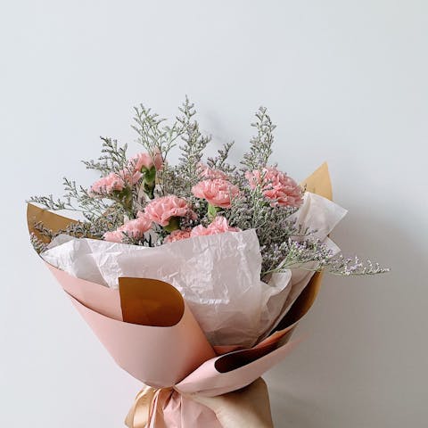 How to Wrap a Bouquet of Flowers: A Step-by-Step Guide