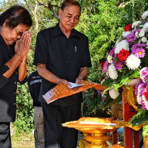 When to Send Flowers After a Death
