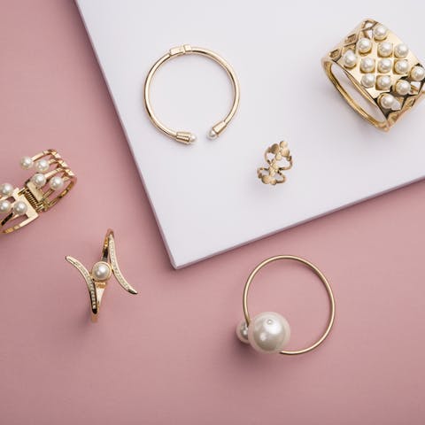 Giving Jewelry, Candles, and Ornaments as Memorial Gifts