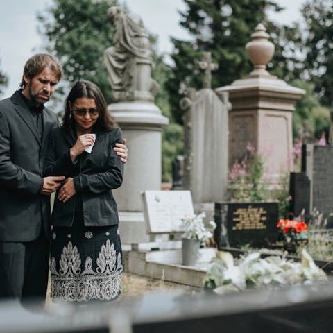 The Best Funeral Gifts for a Grieving Friend