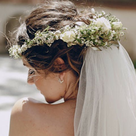 The best bridal hairstyles with flowers
