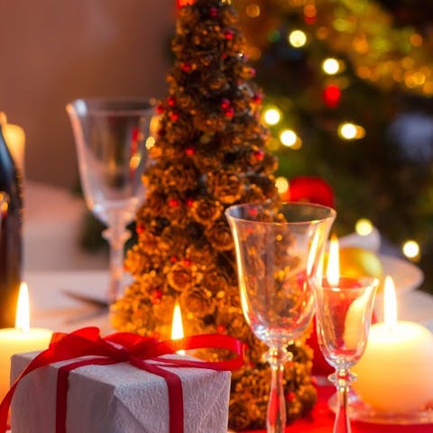 How to Make a Christmas Centrepiece in 8 Easy Steps