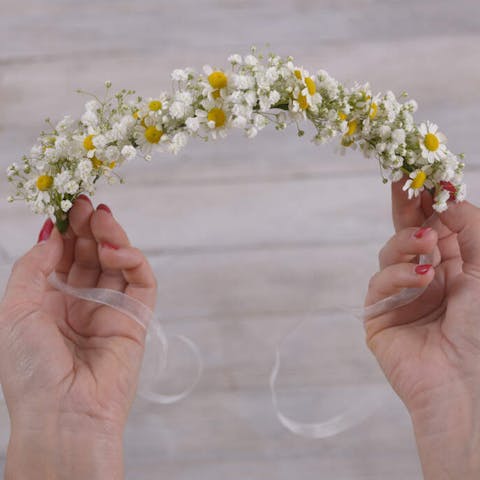 DIY With Flowers: Children’s Garland