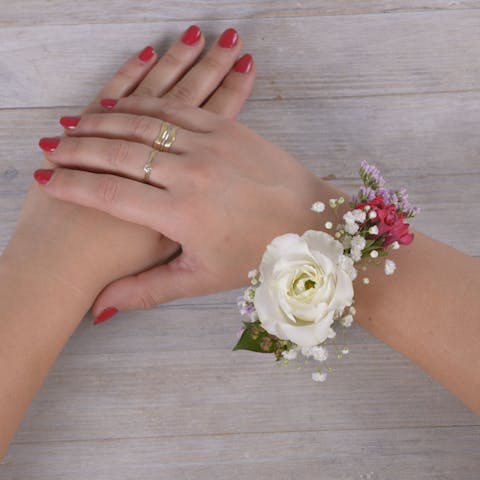 DIY With Flowers: Floral Bracelet