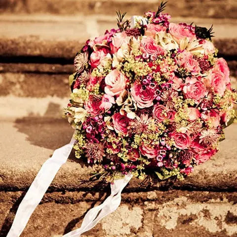 Why-you-should-celebrate-your-marriage-in-autumn Flora Queen