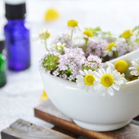 Enhance your beauty using flowers